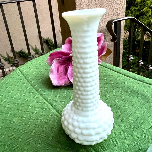 Milk Glass milk glass  Hobnail  Bud vases lot of (2) vintage - Picture 7 of 7